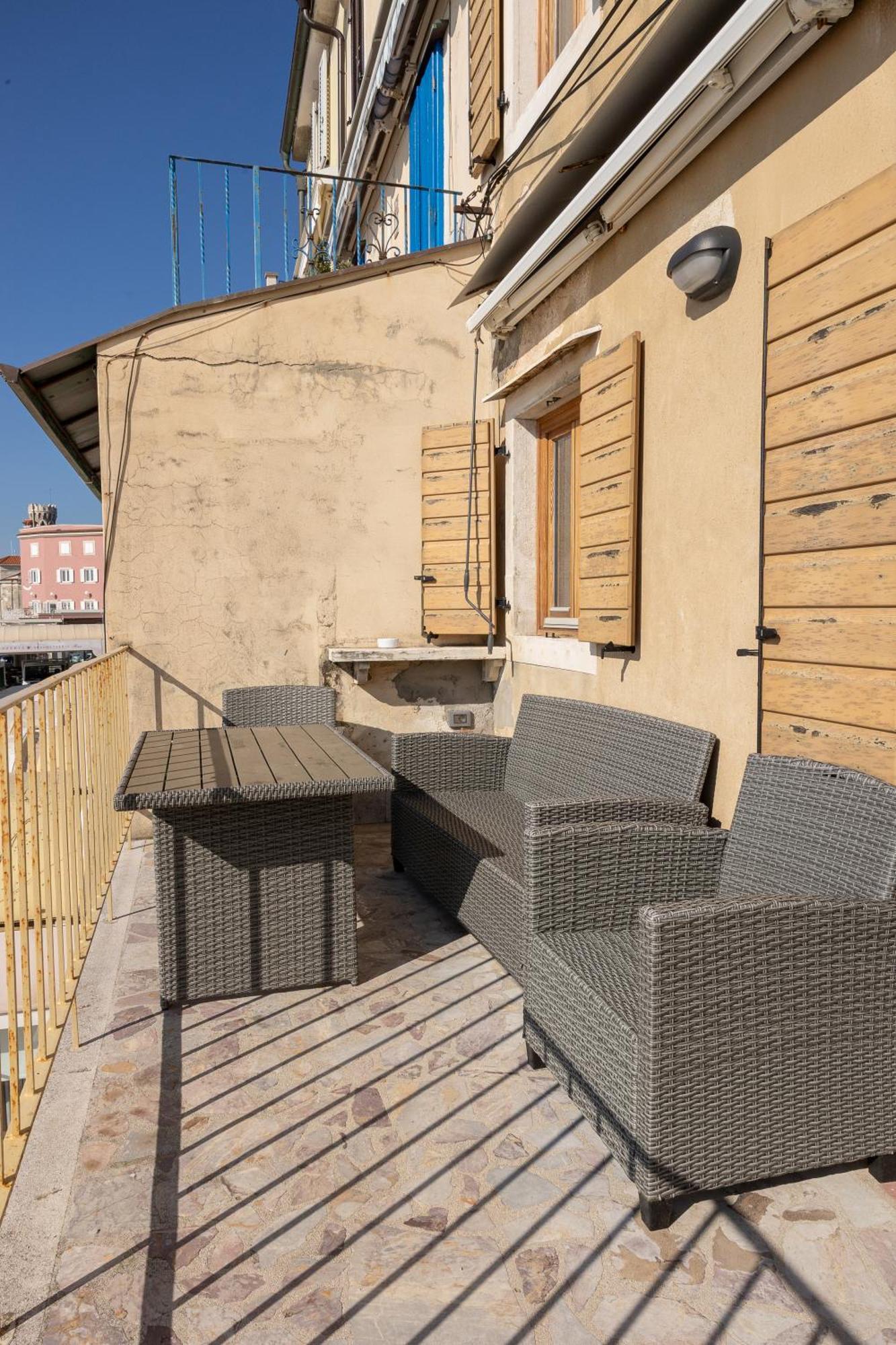 Seahouse Apartments Пиран Экстерьер фото